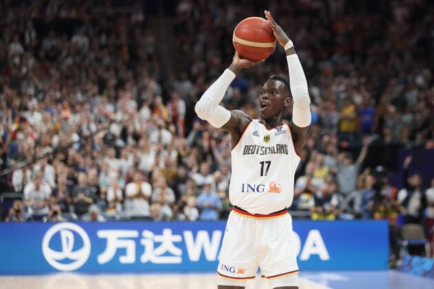 SPAIN vs GERMANY DENNIS SCHRODER Denis Sreder kosarkas reprezentacije Nemacke na utakmici polutfinala 1 2 FIBA Evropskog prvenstva protiv Spanije u Mercedes Benc areni, Berlin 16.09.2022. godine Foto: Kosarka, Spanija, FIBA Evropsko prvenstvo, NemackaBASKETBALL, FIBA European Championship, EM, Europameisterschaft GERMANY SPAIN Berlin Mercedes Benz arena Germany Copyright: xMarkoxMetlasx xMNxPRESSxPHOTOx