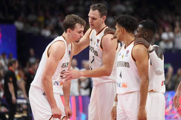 POLAND vs GERMANY FRANZ WAGNER Franc Vagner, JOHANNES VOIGTMANN Johanes Fojgtman, MAODO LO, DENNIS SCHRODER Denis Sreder kosarkasi reprezentacije Nemacke na utakmici za trece mesto bronzana medalja FIBA Evropskog prvenstva protiv Poljske u Mercedes Benc areni, Berlin 18.09.2022. godine Foto: Kosarka, Poljska, FIBA Evropsko prvenstvo, NemackaBASKETBALL, FIBA European Championship, EM, Europameisterschaft FRANCE GERMANY POLAND Berlin Mercedes Benz arena Germany Copyright: xMarkoxMetlasx xMNxPRESSxPHOTOx
