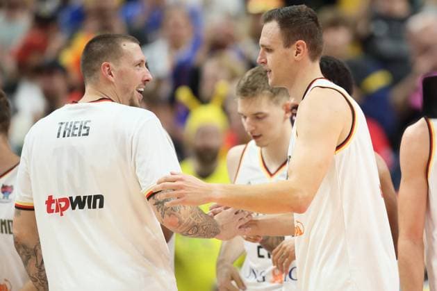 POLAND vs GERMANY DANIEL THEIS Daniel Tajs, JOHANNES VOIGTMANN Johanes Fojgtman kosarkasi reprezentacije Nemacke na utakmici za trece mesto bronzana medalja FIBA Evropskog prvenstva protiv Poljske u Mercedes Benc areni, Berlin 18.09.2022. godine Foto: Kosarka, Poljska, FIBA Evropsko prvenstvo, NemackaBASKETBALL, FIBA European Championship, EM, Europameisterschaft GERMANY POLAND Berlin Mercedes Benz arena Germany Copyright: xMarkoxMetlasx xMNxPRESSxPHOTOx