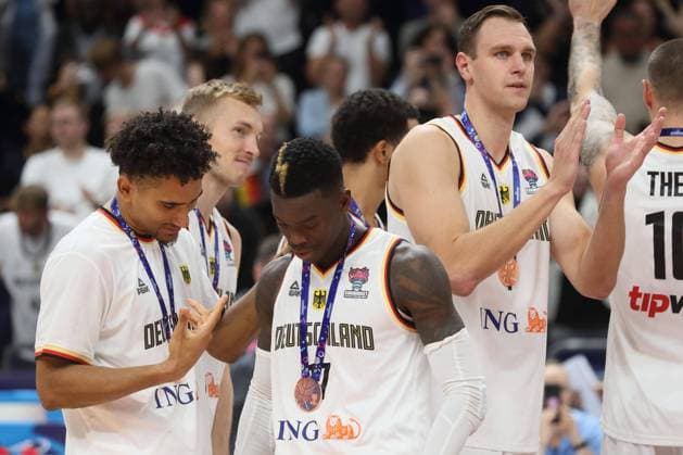 POLAND vs GERMANY MAODO LO i DENNIS SCHRODER Denis Sreder kosarkas reprezentacije Nemacke na utakmici za trece mesto bronzana medalja FIBA Evropskog prvenstva protiv Poljske u Mercedes Benc areni, Berlin 18.09.2022. godine Foto: Kosarka, Poljska, FIBA Evropsko prvenstvo, NemackaBASKETBALL, FIBA European Championship, EM, Europameisterschaft GERMANY POLAND Berlin Mercedes Benz arena Germany Copyright: xMarkoxMetlasx xMNxPRESSxPHOTOx