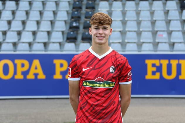 Fußball, Noah Weißhaupt wechselt zum SV Darmstadt, Archivbilder Media Day SC Freiburg 1. FBL Saison 2021 22 Noah Weißhaupt (Freiburg) beim Media Day SC Freiburg 1. FBL Saison 2021 22 (License=RM) 17437456 LIC:RM