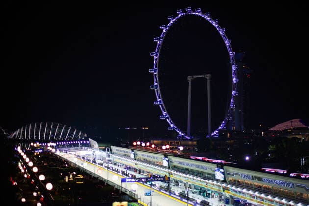 illustration paddock, pitlane at night during the Formula 1 Singapore Airlines Singapore Grand Prix 2022, 17th round of the 2022 FIA Formula One World Championship, WM, Weltmeisterschaft from September 30 to October 02, 2022 on the Marina Bay Street Circuit, in Singapore - F1 - SINGAPORE GRAND PRIX 2022 DPPI Panoramic  00122039_AV6_1638