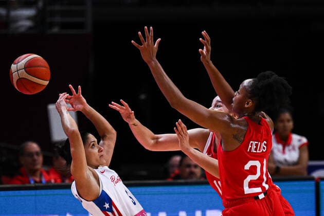 BASKETBALL PUERTO RICO CANADA, Pamela Rosado of Puerto Rico loses possesion under pressure from Nirra Fields of Canada during the 2022 FIBA Women s Basketball World Cup Quarter Final match between Puerto Rico and Canada at Qudos Bank Arena in Sydney, Thursday, September 29, 2022. ( NO ARCHIVING, EDITORIAL USE ONLY, NO USE IN BOOKS WITHOUT CONSENT  Copyright: xJAMESxGOURLEYx 20220929001709049708