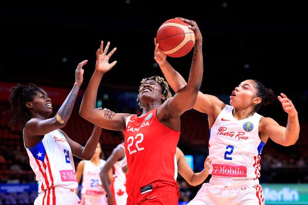 BASKETBALL PUERTO RICO CANADA, Phillipina Kyei of Canada competes for the ball with Mya Hollingshed and Brianna Jones of Puerto Rico during the 2022 FIBA Women s Basketball World Cup Quarter Final match between Puerto Rico and Canada at Qudos Bank Arena in Sydney, Thursday, September 29, 2022. ( NO ARCHIVING, EDITORIAL USE ONLY, NO USE IN BOOKS WITHOUT CONSENT SYDNEY NEW SOUTH WALES AUSTRALIA  Copyright: xMARKxEVANSx 20220929001709068967