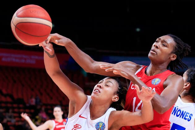 BASKETBALL PUERTO RICO CANADA, Kayla Alexander of Canada competes for the ball with Arella Guirantes of Puerto Rico during the 2022 FIBA Women s Basketball World Cup Quarter Final match between Puerto Rico and Canada at Qudos Bank Arena in Sydney, Thursday, September 29, 2022. ( NO ARCHIVING, EDITORIAL USE ONLY, NO USE IN BOOKS WITHOUT CONSENT SYDNEY NEW SOUTH WALES AUSTRALIA  Copyright: xMARKxEVANSx 20220929001709074669