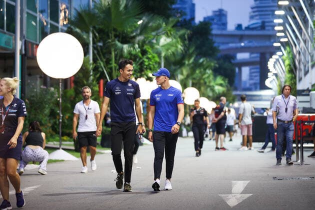 ALBON Alexander (tha), Williams Racing FW44, SCHUMACHER Mick (ger), Haas F1 Team VF-22 Ferrari, portrait during the Formula 1 Singapore Airlines Singapore Grand Prix 2022, 17th round of the 2022 FIA Formula One World Championship, WM, Weltmeisterschaft from September 30 to October 02, 2022 on the Marina Bay Street Circuit, in Singapore - F1 - SINGAPORE GRAND PRIX 2022 DPPI Panoramic  00122039_AV6_2034