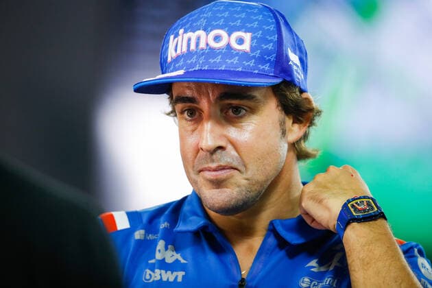 ALONSO Fernando (spa), Alpine F1 Team A522, portrait during the Formula 1 Singapore Airlines Singapore Grand Prix 2022, 17th round of the 2022 FIA Formula One World Championship, WM, Weltmeisterschaft from September 30 to October 02, 2022 on the Marina Bay Street Circuit, in Singapore - F1 - SINGAPORE GRAND PRIX 2022 DPPI Panoramic  00122039__V2_0726