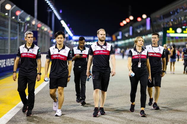 Alfa Romeo F1 Team ORLEN trackwalk with ZHOU Guanyu (chi), Alfa Romeo F1 Team ORLEN C42, portrait during the Formula 1 Singapore Airlines Singapore Grand Prix 2022, 17th round of the 2022 FIA Formula One World Championship, WM, Weltmeisterschaft from September 30 to October 02, 2022 on the Marina Bay Street Circuit, in Singapore - F1 - SINGAPORE GRAND PRIX 2022 DPPI Panoramic  20220929_G00D0466