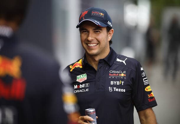 PEREZ Sergio (mex), Red Bull Racing RB18, portrait during the Formula 1 Singapore Airlines Singapore Grand Prix 2022, 17th round of the 2022 FIA Formula One World Championship, WM, Weltmeisterschaft from September 30 to October 02, 2022 on the Marina Bay Street Circuit, in Singapore - F1 - SINGAPORE GRAND PRIX 2022 DPPI Panoramic  20220929_F12022GP17SIN_JK129534