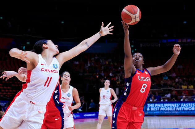 BASKETBALL CANADA USA, Natalie Achonwa of Canada competes for the ball with Chelsea Gray of USA during the 2022 FIBA Women s Basketball World Cup Semi Final 1 match between Canada and the USA at Qudos Bank Arena in Sydney, Friday, September 30, 2022. ( NO ARCHIVING, EDITORIAL USE ONLY, NO USE IN BOOKS WITHOUT CONSENT SYDNEY NEW SOUTH WALES AUSTRALIA  Copyright: xMARKxEVANSx 20220930001709530369