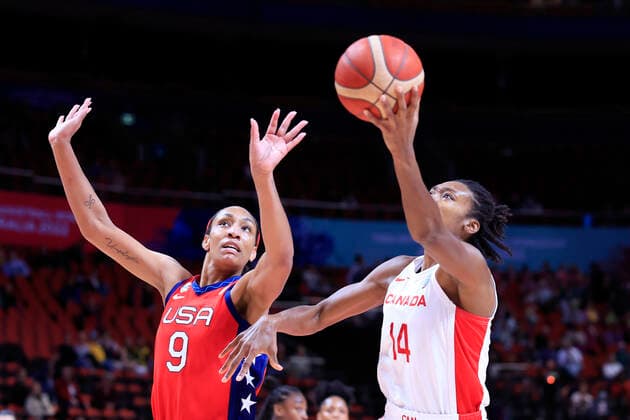 BASKETBALL CANADA USA, Kayla Alexander of Canada shoots the ball guarded by A?Ja Wilson of USA during the 2022 FIBA Women s Basketball World Cup Semi Final 1 match between Canada and the USA at Qudos Bank Arena in Sydney, Friday, September 30, 2022. ( NO ARCHIVING, EDITORIAL USE ONLY, NO USE IN BOOKS WITHOUT CONSENT SYDNEY NEW SOUTH WALES AUSTRALIA  Copyright: xMARKxEVANSx 20220930001709531684