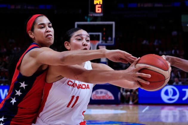 BASKETBALL CANADA USA, Natalie Achonwa of Canada competes for the ball with Brionna Jones of USA during the 2022 FIBA Women s Basketball World Cup Semi Final 1 match between Canada and the USA at Qudos Bank Arena in Sydney, Friday, September 30, 2022. ( NO ARCHIVING, EDITORIAL USE ONLY, NO USE IN BOOKS WITHOUT CONSENT SYDNEY NEW SOUTH WALES AUSTRALIA  Copyright: xMARKxEVANSx 20220930001709536048