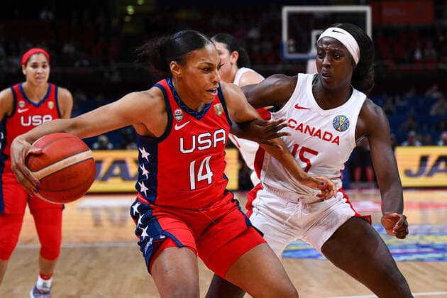 BASKETBALL CANADA USA, Betnijah Laney of the USA drives to the basket during the 2022 FIBA Women s Basketball World Cup Semi Final 1 match between Canada and the USA at Qudos Bank Arena in Sydney, Friday, September 30, 2022. ( NO ARCHIVING, EDITORIAL USE ONLY, NO USE IN BOOKS WITHOUT CONSENT  Copyright: xJAMESxGOURLEYx 20220930001709537978