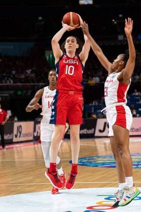 FIBA Womens World Cup 2022 - Canada v United States Breanna Stewart (10 USA) takes a jump shot during the FIBA Womens World Cup 2022 semifinal game between Canada and the United States at the Sydney Superdome in Sydney, Australia. Noe Llamas SPP Copyright: xNoexLlamas SPPx noe_llamas_sports_press_photo_173118