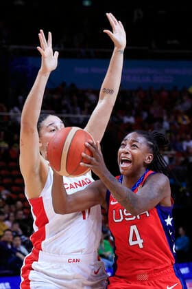 BASKETBALL CANADA USA, Jewell Loyd of USA attempts a shot as she is blocked by Natalie Achonwa of Canada during the 2022 FIBA Women s Basketball World Cup Semi Final 1 match between Canada and the USA at Qudos Bank Arena in Sydney, Friday, September 30, 2022. ( NO ARCHIVING, EDITORIAL USE ONLY, NO USE IN BOOKS WITHOUT CONSENT SYDNEY NEW SOUTH WALES AUSTRALIA  Copyright: xMARKxEVANSx 20220930001709560694