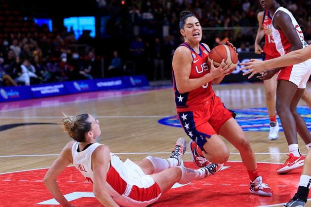 BASKETBALL CANADA USA, Kelsey Plum of USA drives to the basket during the 2022 FIBA Women s Basketball World Cup Semi Final 1 match between Canada and the USA at Qudos Bank Arena in Sydney, Friday, September 30, 2022. ( NO ARCHIVING, EDITORIAL USE ONLY, NO USE IN BOOKS WITHOUT CONSENT SYDNEY NEW SOUTH WALES AUSTRALIA  Copyright: xMARKxEVANSx 20220930001709578716