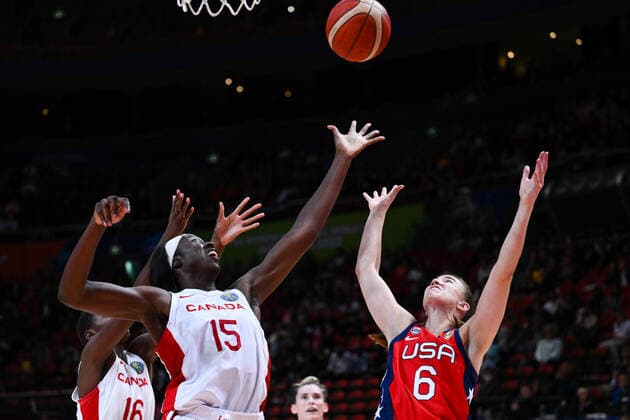 BASKETBALL CANADA USA, Laeticia Amihere of Canada and Bridget Carleton of Canada during the 2022 FIBA Women s Basketball World Cup Semi Final 1 match between Canada and the USA at Qudos Bank Arena in Sydney, Friday, September 30, 2022. ( NO ARCHIVING, EDITORIAL USE ONLY, NO USE IN BOOKS WITHOUT CONSENT  Copyright: xJAMESxGOURLEYx 20220930001709581478