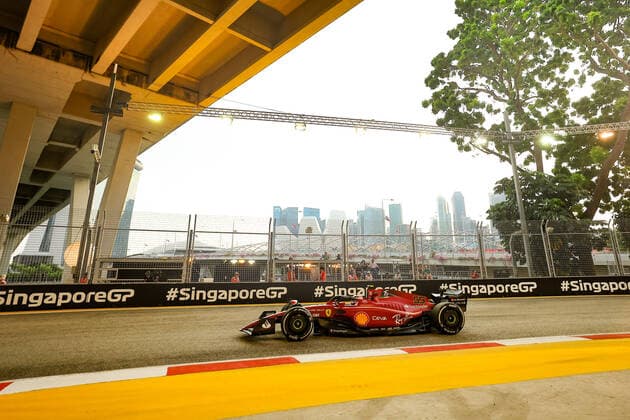 55 SAINZ Carlos (spa), Scuderia Ferrari F1-75, action during the Formula 1 Singapore Airlines Singapore Grand Prix 2022, 17th round of the 2022 FIA Formula One World Championship, WM, Weltmeisterschaft from September 30 to October 02, 2022 on the Marina Bay Street Circuit, in Singapore - F1 - SINGAPORE GRAND PRIX 2022 DPPI Panoramic  GOOD1193