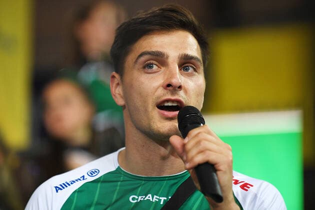 Handball Bundesliga, season 2021 2022, 33 matchday, SC DHfK Leipzig vs SC Magdeburg Handball 09 06 2022 Lucas Krzikalla outside player DHfK Leipzig, back number 8 speaks into a microphone after the Handball Bundesliga match DHfK Leipzig vs SC Magdeburg 09 06 2022 Leipzig Saxony Germany QUARTERBACK Immobilien Arena Am Sportforum 2