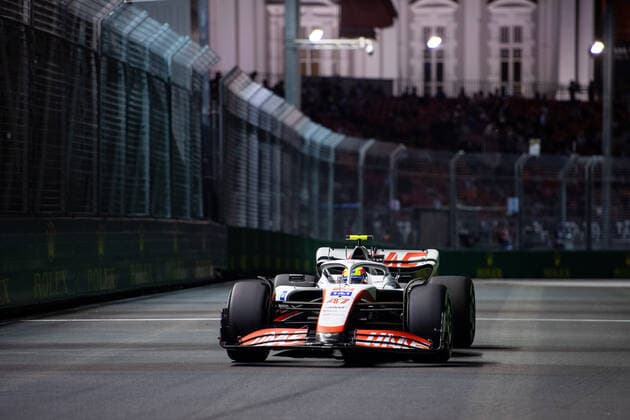 Mick Schumacher GER, Haas F1 Team 47 in VF 22 on Anderson Bridge, SIN, Formula 1 Singapore Grand Prix, Marina Bay Circuit, Free Practice, 30 09 2022 SIN, Formula 1 Singapore Grand Prix, Marina Bay Circuit, Free Practice, 30 09 2022 Singapore Copyright: xEibner Memmlerx EP_MMR
