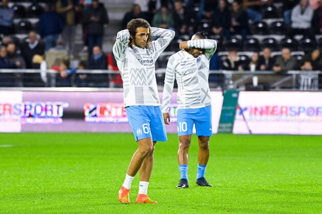 Matteo GUENDOUZI ( 6 - Olympique Marseille ) - Dimitri Payet ( 10 - Olympique Marseille ) - FOOTBALL : Angers vs Marseille - Ligue 1 - 30 09 2022 FedericoPestellini Panoramic 