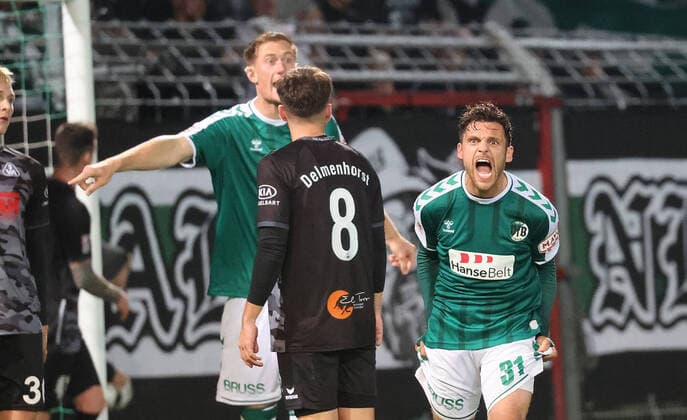 Bilder des Jahres 2022, Sport 09 September Sport Themen der Woche KW39 Sport Bilder des Tages Mirko Boland (VfB Luebeck) aergert sich, sein Schuss geht knapp vorbei Fussball, Herren, Saison 2022 2023, RL Nord, VfB Luebeck gegen SV Atlas Delmenhorst DFL REGULATIONS PROHIBIT ANY USE OF PHOTOGRAPHS AS IMAGE SEQUENCES AND OR QUASI-VIDEO. *** Mirko Boland VfB Luebeck aergert, sein Schuss geht knapp vorbei Football, Men, Season 2022 2023, RL Nord, VfB Luebeck vs SV Atlas Delmenhorst DFL REGULATIONS PROHIBIT ANY USE OF PHOTOGRAPHS AS IMAGE SEQUENCES AND OR QUASI VIDEO