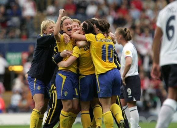 Bilden ingar i SPORTPAKET 200506 Dam EM. För övriga BETALBILD tom 20050619, därefter fri för abonnemangstidningar.