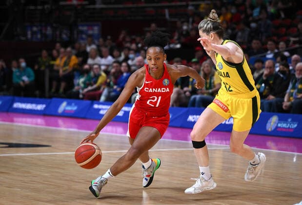 BASKETBALL WOMENS WORLD CUP 3RD, Nirra Fields (left) of Canada takes on Samantha Whitcomb (right) of Australia during the 2022 FIBA Women s Basketball World Cup 3rd Place match between Australia and Canada at Qudos Bank Arena in Sydney, Saturday, October 1, 2022. ( NO ARCHIVING, EDITORIAL USE ONLY, NO USE IN BOOKS WITHOUT CONSENT SYDNEY NEW SOUTH WALES AUSTRALIA  Copyright: xJAMESxGOURLEYx 20221001001709918329