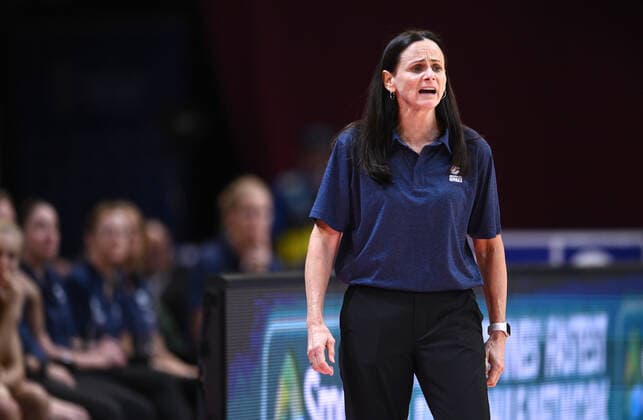 BASKETBALL WOMENS WORLD CUP 3RD, Head Coach of Australia Sandy Brondello is seen during the 2022 FIBA Women s Basketball World Cup 3rd Place match between Australia and Canada at Qudos Bank Arena in Sydney, Saturday, October 1, 2022. ( NO ARCHIVING, EDITORIAL USE ONLY, NO USE IN BOOKS WITHOUT CONSENT SYDNEY NEW SOUTH WALES AUSTRALIA  Copyright: xJAMESxGOURLEYx 20221001001709918536