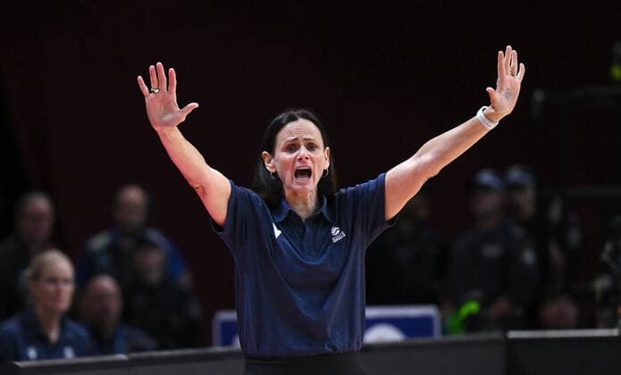 BASKETBALL WOMENS WORLD CUP 3RD, Head Coach of Australia Sandy Brondello reacts during the 2022 FIBA Women s Basketball World Cup 3rd Place match between Australia and Canada at Qudos Bank Arena in Sydney, Saturday, October 1, 2022. ( NO ARCHIVING, EDITORIAL USE ONLY, NO USE IN BOOKS WITHOUT CONSENT SYDNEY NEW SOUTH WALES AUSTRALIA  Copyright: xJAMESxGOURLEYx 20221001001709920862