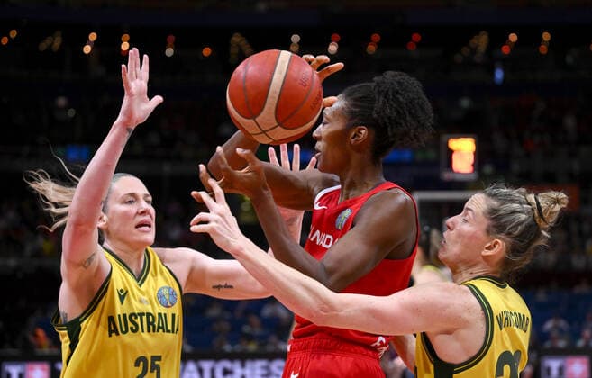 BASKETBALL WOMENS WORLD CUP 3RD, Kayla Alexander (centre) of Canada is blocked by Lauren Jackson (left) and Samantha Whitcomb (right) of Australia during the 2022 FIBA Women s Basketball World Cup 3rd Place match between Australia and Canada at Qudos Bank Arena in Sydney, Saturday, October 1, 2022. ( NO ARCHIVING, EDITORIAL USE ONLY, NO USE IN BOOKS WITHOUT CONSENT SYDNEY NEW SOUTH WALES AUSTRALIA  Copyright: xJAMESxGOURLEYx 20221001001709921612