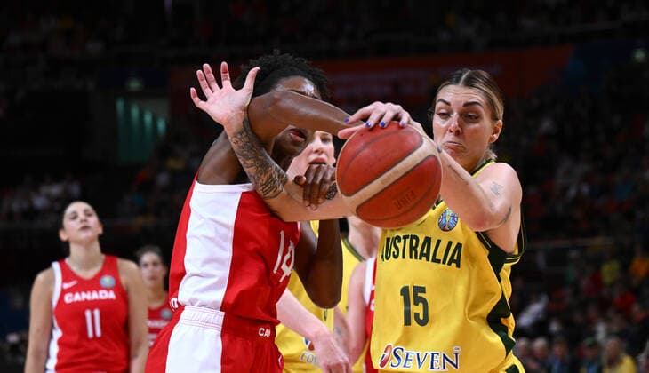 BASKETBALL WOMENS WORLD CUP 3RD, Kayla Alexander (left) of Canada contests for the ball against Cayla George (right) of Australia during the 2022 FIBA Women s Basketball World Cup 3rd Place match between Australia and Canada at Qudos Bank Arena in Sydney, Saturday, October 1, 2022. ( NO ARCHIVING, EDITORIAL USE ONLY, NO USE IN BOOKS WITHOUT CONSENT SYDNEY NEW SOUTH WALES AUSTRALIA  Copyright: xJAMESxGOURLEYx 20221001001709922025