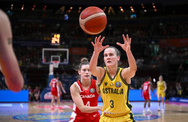 BASKETBALL WOMENS WORLD CUP 3RD, Kristy Wallace (right) of Australia in action during the 2022 FIBA Women s Basketball World Cup 3rd Place match between Australia and Canada at Qudos Bank Arena in Sydney, Saturday, October 1, 2022. ( NO ARCHIVING, EDITORIAL USE ONLY, NO USE IN BOOKS WITHOUT CONSENT SYDNEY NEW SOUTH WALES AUSTRALIA  Copyright: xJAMESxGOURLEYx 20221001001709923475