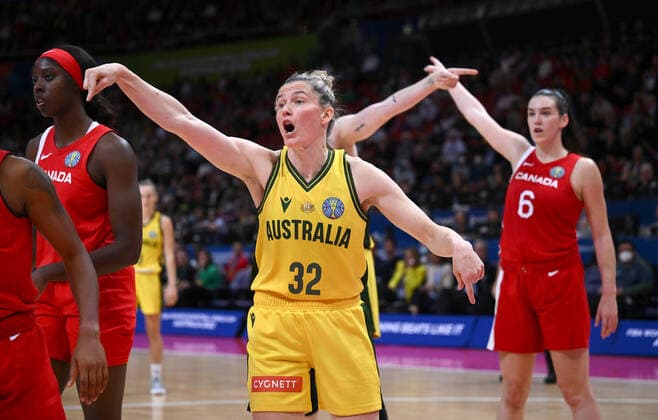 BASKETBALL WOMENS WORLD CUP 3RD, Samantha Whitcomb (centre) of Australia reacts during the 2022 FIBA Women s Basketball World Cup 3rd Place match between Australia and Canada at Qudos Bank Arena in Sydney, Saturday, October 1, 2022. ( NO ARCHIVING, EDITORIAL USE ONLY, NO USE IN BOOKS WITHOUT CONSENT SYDNEY NEW SOUTH WALES AUSTRALIA  Copyright: xJAMESxGOURLEYx 20221001001709927551