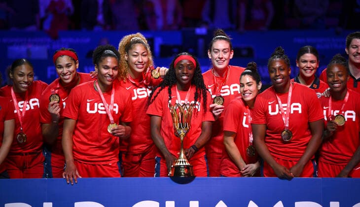 Bilder des Jahres, Sport 10 Oktober Sport Themen der Woche KW39 BASKETBALL WOMENS WORLD CUP FINAL, USA celebrate with the trophy after winning the 2022 FIBA Women s Basketball World Cup Final match between the USA and China at Qudos Bank Arena in Sydney, Saturday, October 1, 2022. ( NO ARCHIVING, EDITORIAL USE ONLY, NO USE IN BOOKS WITHOUT CONSENT SYDNEY NEW SOUTH WALES AUSTRALIA  Copyright: xJAMESxGOURLEYx 20221001001709973632