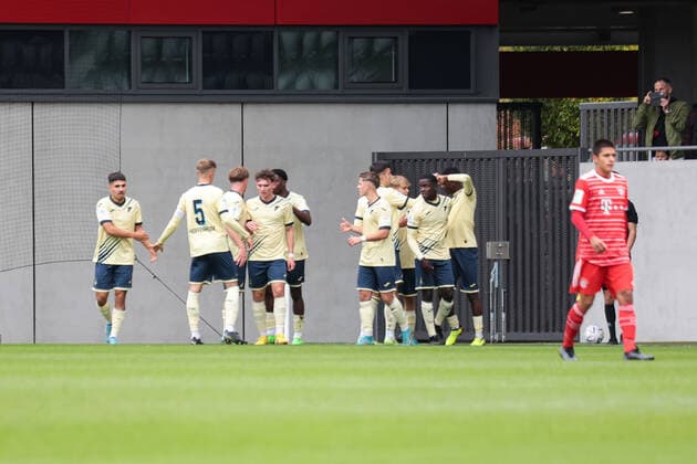 A Junior Bundesliga Sued Suedwest FC Bayern Muenchen U19 TSG Hoffenheim U19 01 10 2022 Cheers of the guests after the goal to 0 1 by Adam MULELE LOMBOTO TSV 11 Copyright: xBEAUTIFULxSPORTS Goldbergx