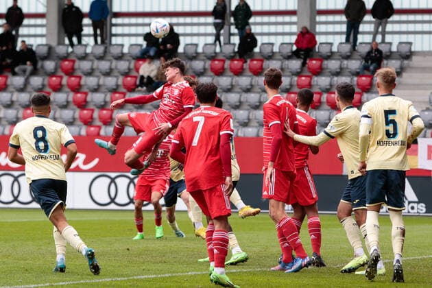A Junioren Bundesliga Sued Suedwest FC Bayern Muenchen U19 TSG Hoffenheim U19 01 10 2022 A free kick does not lead to the desired success Copyright: xBEAUTIFULxSPORTS Goldbergx