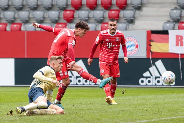 A Junioren Bundesliga Sued Suedwest FC Bayern Muenchen U19 TSG Hoffenheim U19 01 10 2022 Luka KLANAC FCB 9 wins against Tim DREXLER TSG 5 Copyright: xBEAUTIFULxSPORTS Goldbergx