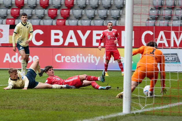 A Junior Bundesliga Sued Suedwest FC Bayern Muenchen U19 TSG Hoffenheim U19 01 10 2022 Luka KLANAC FCB 9 fails to put the ball in the goal Copyright: xBEAUTIFULxSPORTS Goldbergx
