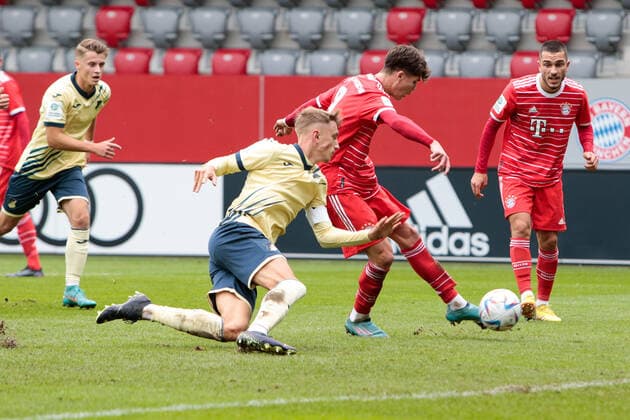 A Junioren Bundesliga Sued Suedwest FC Bayern Muenchen U19 TSG Hoffenheim U19 01 10 2022 Luka KLANAC FCB 9 wins against Tim DREXLER TSG 5 Copyright: xBEAUTIFULxSPORTS Goldbergx