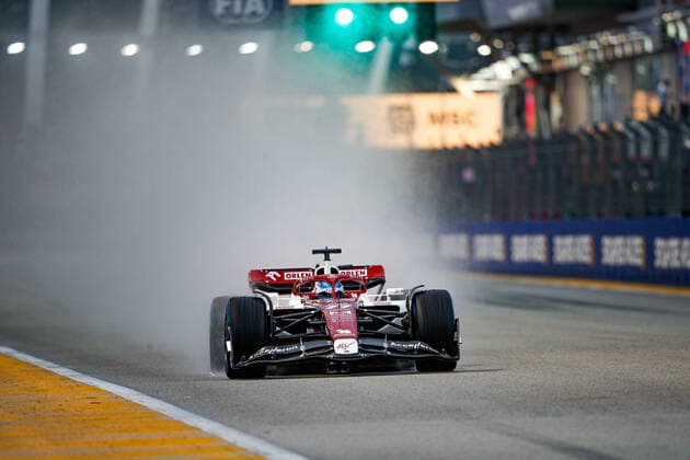 77 BOTTAS Valtteri (fin), Alfa Romeo F1 Team ORLEN C42, action during the Formula 1 Singapore Airlines Singapore Grand Prix 2022, 17th round of the 2022 FIA Formula One World Championship, WM, Weltmeisterschaft from September 30 to October 02, 2022 on the Marina Bay Street Circuit, in Singapore - F1 - SINGAPORE GRAND PRIX 2022 DPPI Panoramic  _V2_1692