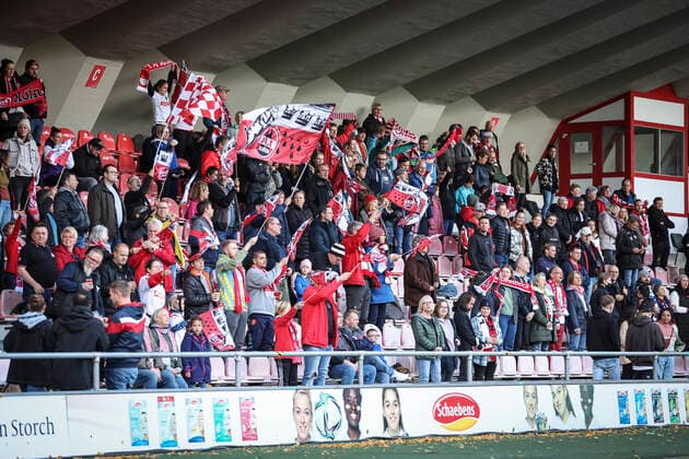 1 Frauen Bundesliga Koeln vs Turbine Potsdam, 01 10 2022 Koeln, 01 October Koeln fans before the match 1 FC Koeln vs 1 FFC Turbine Potsdam on matchday 3 of the womens soccer Bundesliga on 01 10 2022 at Franz Kremer Stadium in Koeln North Rhine Westphalia DFL REGULATES PROHIBIT ANY USE OF PHOTOGRAPHS AS IMAGE SEQUENCES AND OR QUASI VIDEO Copyright: xBEAUTIFULxSPORTS AxelxKohringx