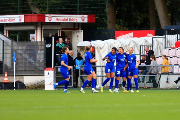 Flyeralarm Frauen Bundesliga 2022 2023, 1 FC Köln 1 FFC Turbine Potsdam goal celebration after 2 1 for 1 FFC Turbine Potsdam with Wibke Meister TP, 18 , Martyna Wiankowska TP, 26 Köln Franz Kremer Stadion, grass pitch NRW Germany