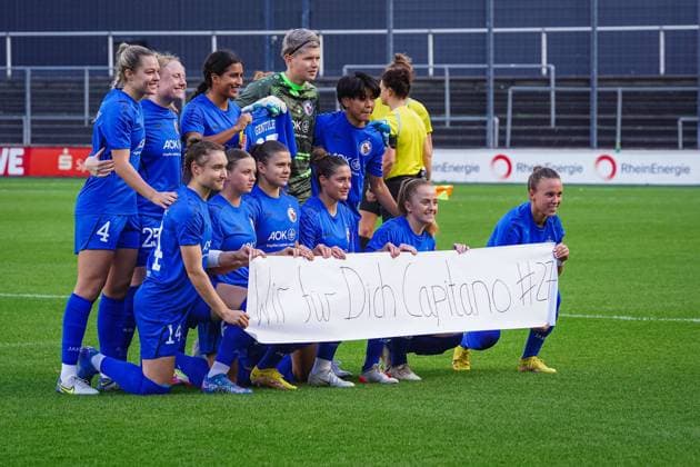 Cologne, Germany, October 1st 2022: Turbine Potsdam team photo with a banner for the injured captain prior to the FLYERALARM Frauen-Bundesliga match between 1. FC Koeln and Turbine Potsdam at Franz-Kremer-Stadium, Cologne. (Norina Toenges Sports Press Photo SPP) Copyright: xNorinaxToenges SportsxPressxPhotx spp-en-NoToPrPh-20221001-DSC02641
