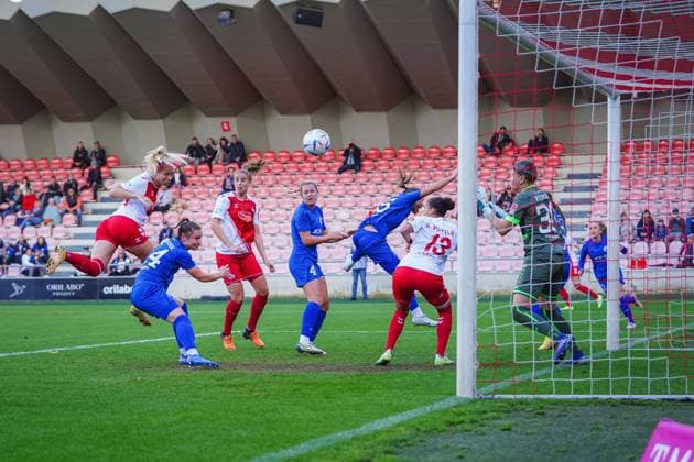 Cologne, Germany, October 1st 2022: Sharon Beck (10 Koeln) with the header for the first goal during the FLYERALARM Frauen-Bundesliga match between 1. FC Koeln and Turbine Potsdam at Franz-Kremer-Stadium, Cologne. (Norina Toenges Sports Press Photo SPP) Copyright: xNorinaxToenges SportsxPressxPhotx spp-en-NoToPrPh-20221001-DSC02653