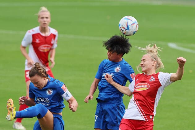 Sport 1 FC Cologne vs Turbine Potsdam, football women, 1 Bundesliga, from left Viktoria Schwalm, Mal Kyokawa Turbine , Sarah Maria Puntigam 1 FC Cologne , picture , 01 10 2022