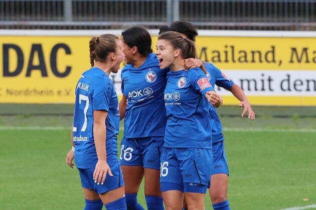 Sport 1 FC Köln vs Turbine Potsdam, football women, 1 Bundesliga, from left Viktoria Schwalm, goal scorer Martyna Wiankowska Potsdam after the goal to 2 1, picture , 01 10 2022