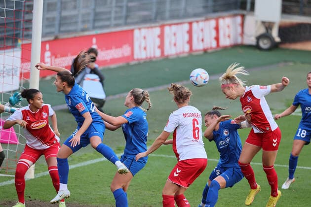Sport 1 FC Köln vs Turbine Potsdam, football women, 1 Bundesliga, right Sharon Beck 1 FC Köln with the goal to 1 0, picture , 01 10 2022