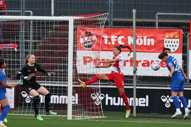 Sport 1 FC Köln vs Turbine Potsdam, football women, 1 Bundesliga, right Martyna Wiankowska Potsdam with the goal to 2 1, picture , 01 10 2022