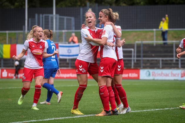 1 Womens Bundesliga Koeln vs Turbine Potsdam, 01 10 2022 Koeln, 01 October Joy at the Koeln womens own goal to 2 2 during the match 1 FC Koeln against 1 FFC Turbine Potsdam on match day 3 of the Womens Bundesliga on 01 10 2022 at the Franz Kremer Stadium in Koeln North Rhine Westphalia Front Sharon Beck 10, 1 FC Koeln , Myrthe Moorrees 6, 1 FC Koeln DFL REGULATIONS PROHIBIT ANY USE OF PHOTOGRAPHS AS IMAGE SEQUENCES AND OR QUASI VIDEO Copyright: xBEAUTIFULxSPORTS AxelxKohringx